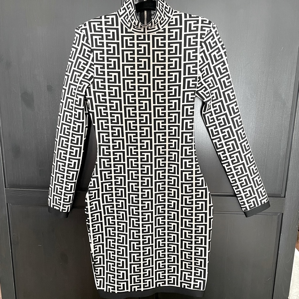 Bella Barnett Shoulder Dress Size Small